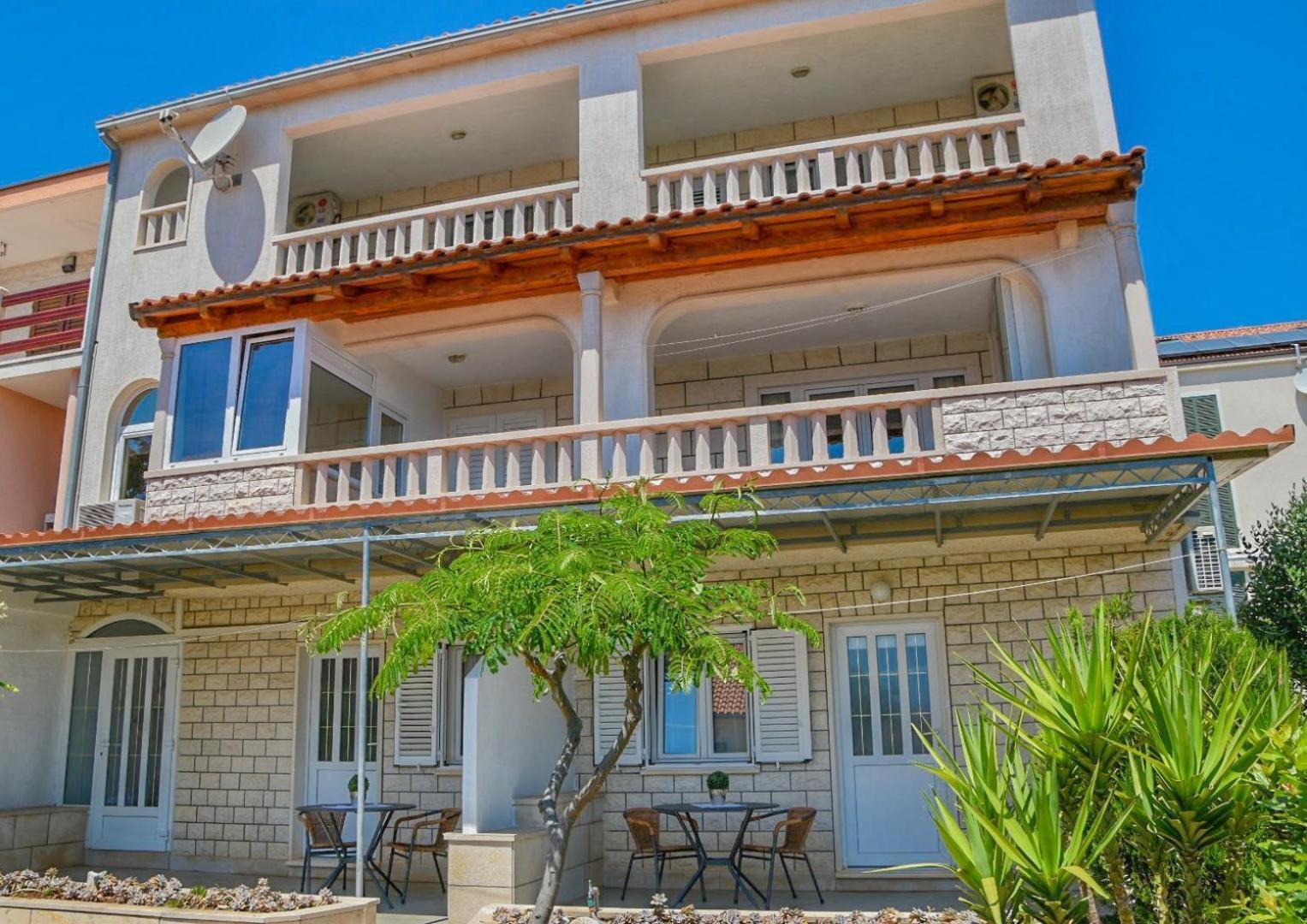 Apartments Sena Bol Exterior photo